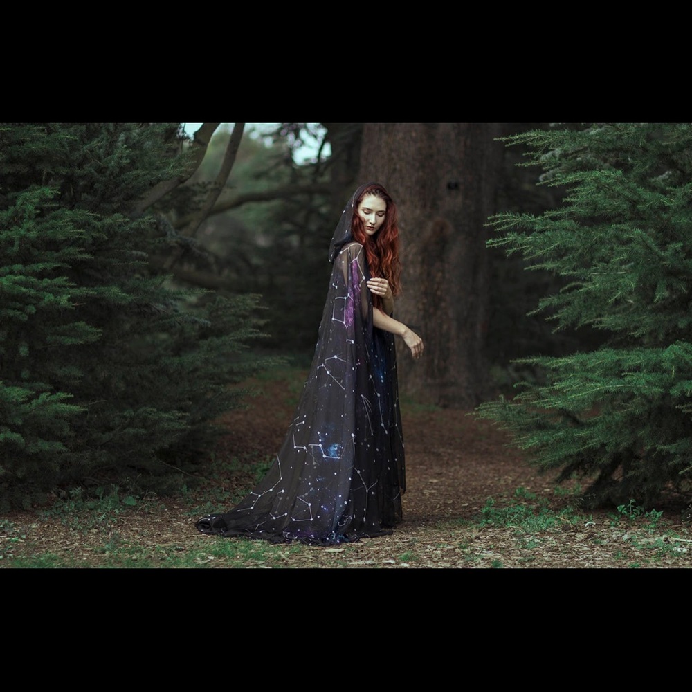 Constellation Cape - Picture 4 of 4